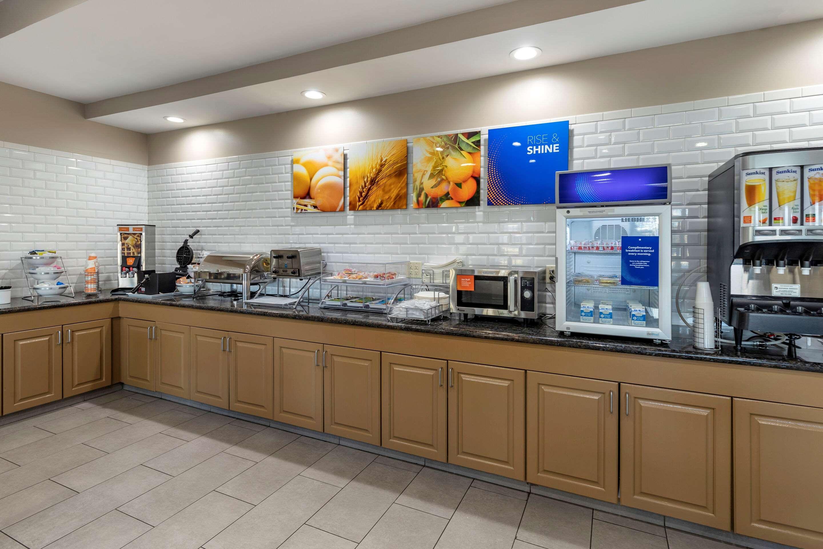 Comfort Inn & Suites High Point - Archdale Экстерьер фото
